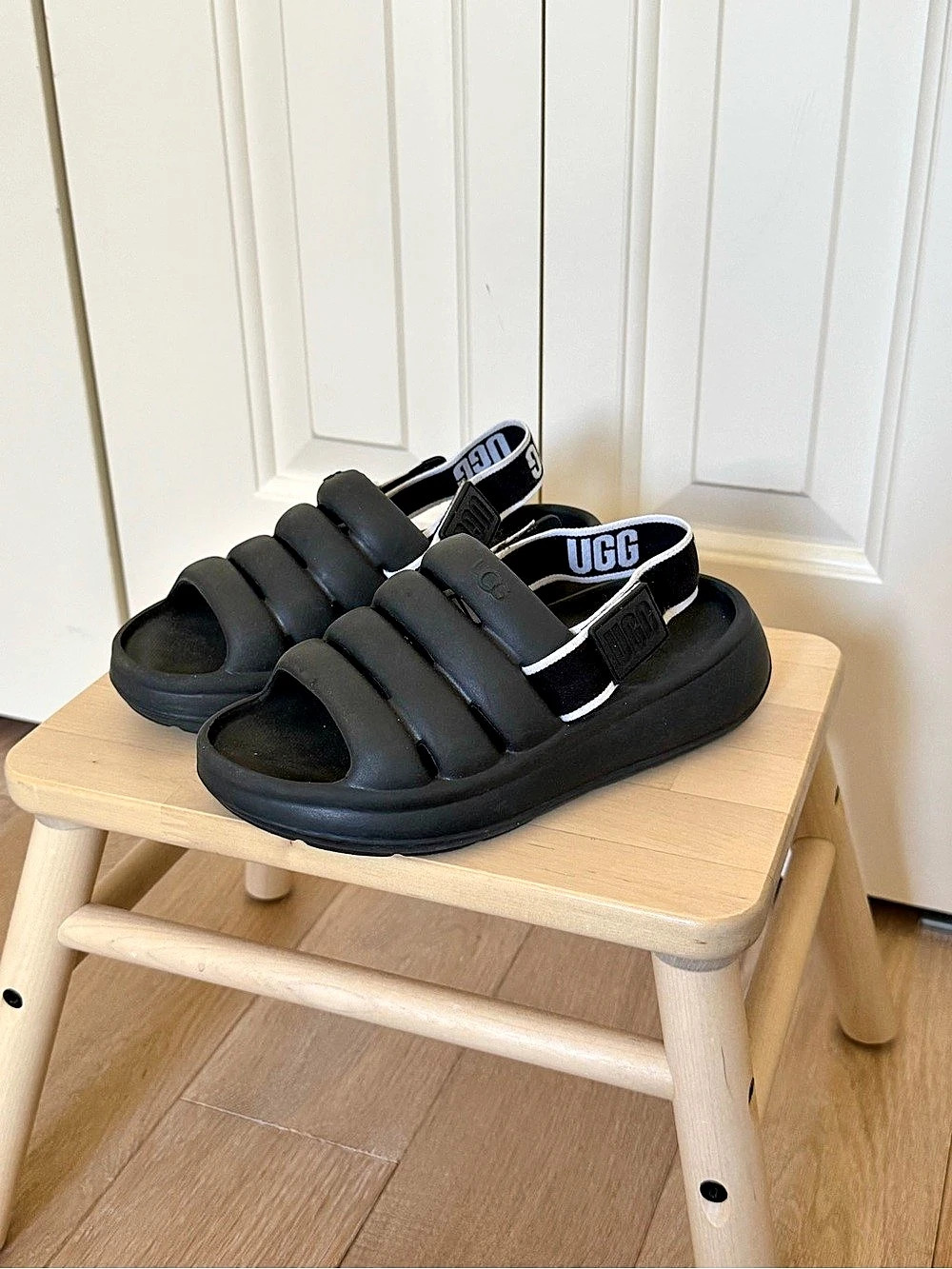 UGG Sport Yeah Black Sandals Size US 2 Detachable Strap